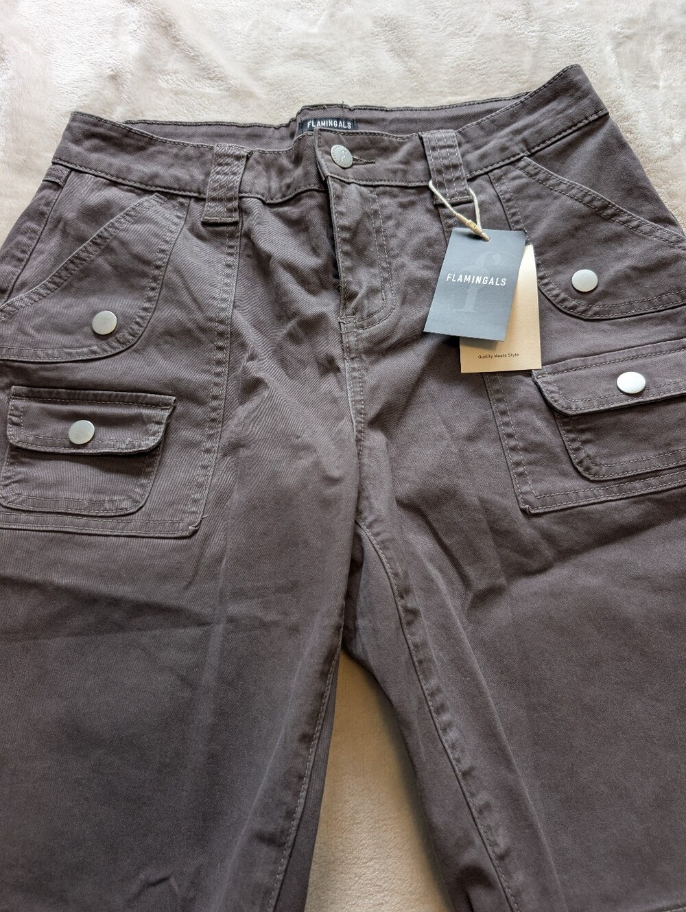 Flamingals Solid Stitch Detail Mid Waist Gray Bermuda Shorts NWT Large - Picture 6 of 9